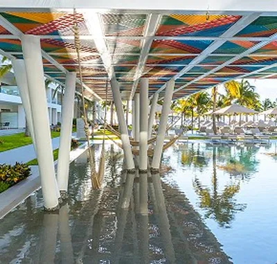gbcn-facilities-pool-hammock-high_20-w290h276