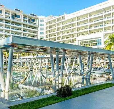 gbcn-facilities-pool-hammock-high_16-w290h276