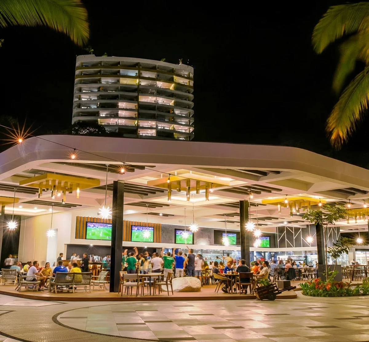 Sports bar gathering for match broadcasts