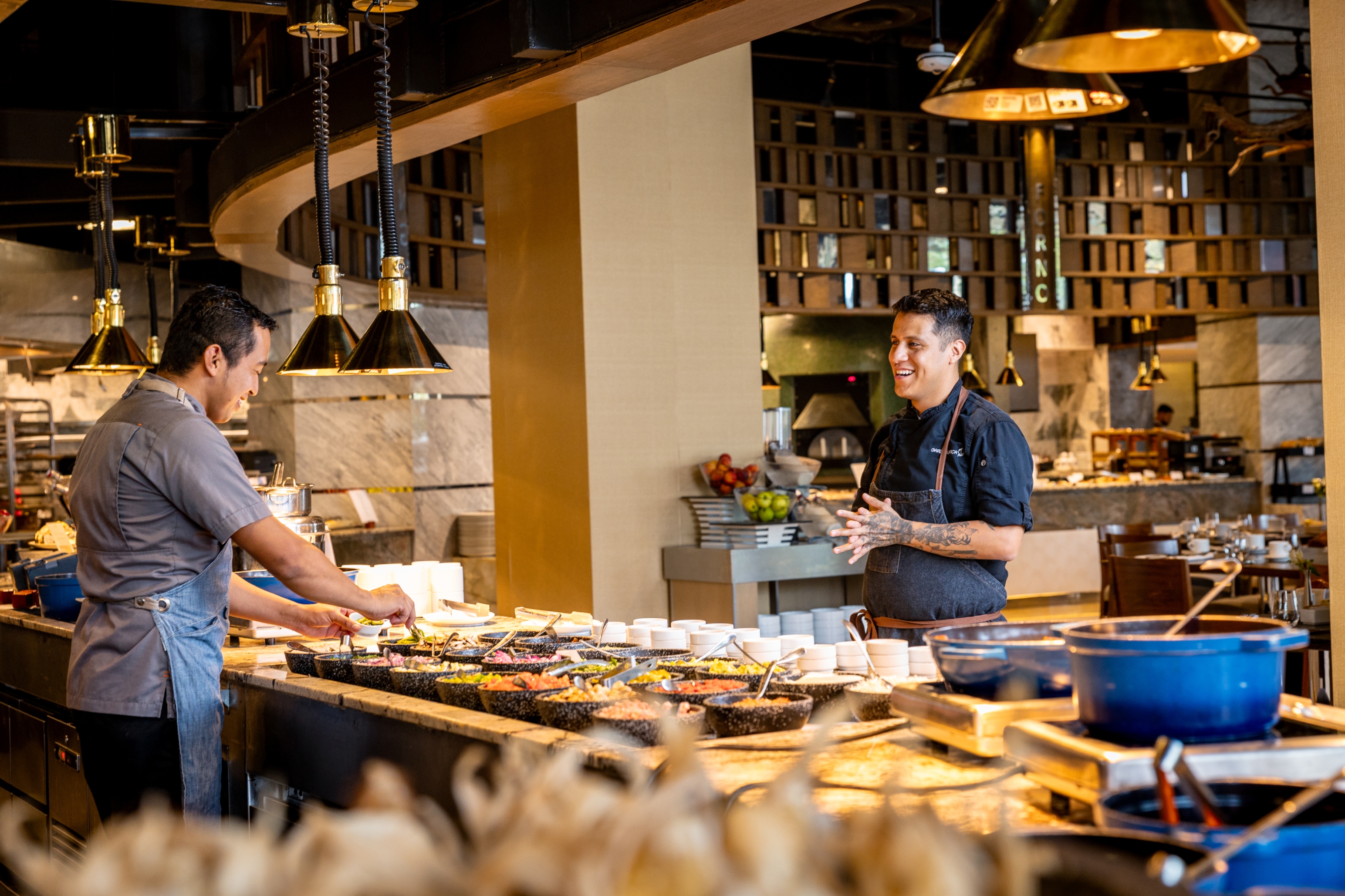 chefs-sharing-the-garza-blanca-cancun-gourmet-hall-kitchen