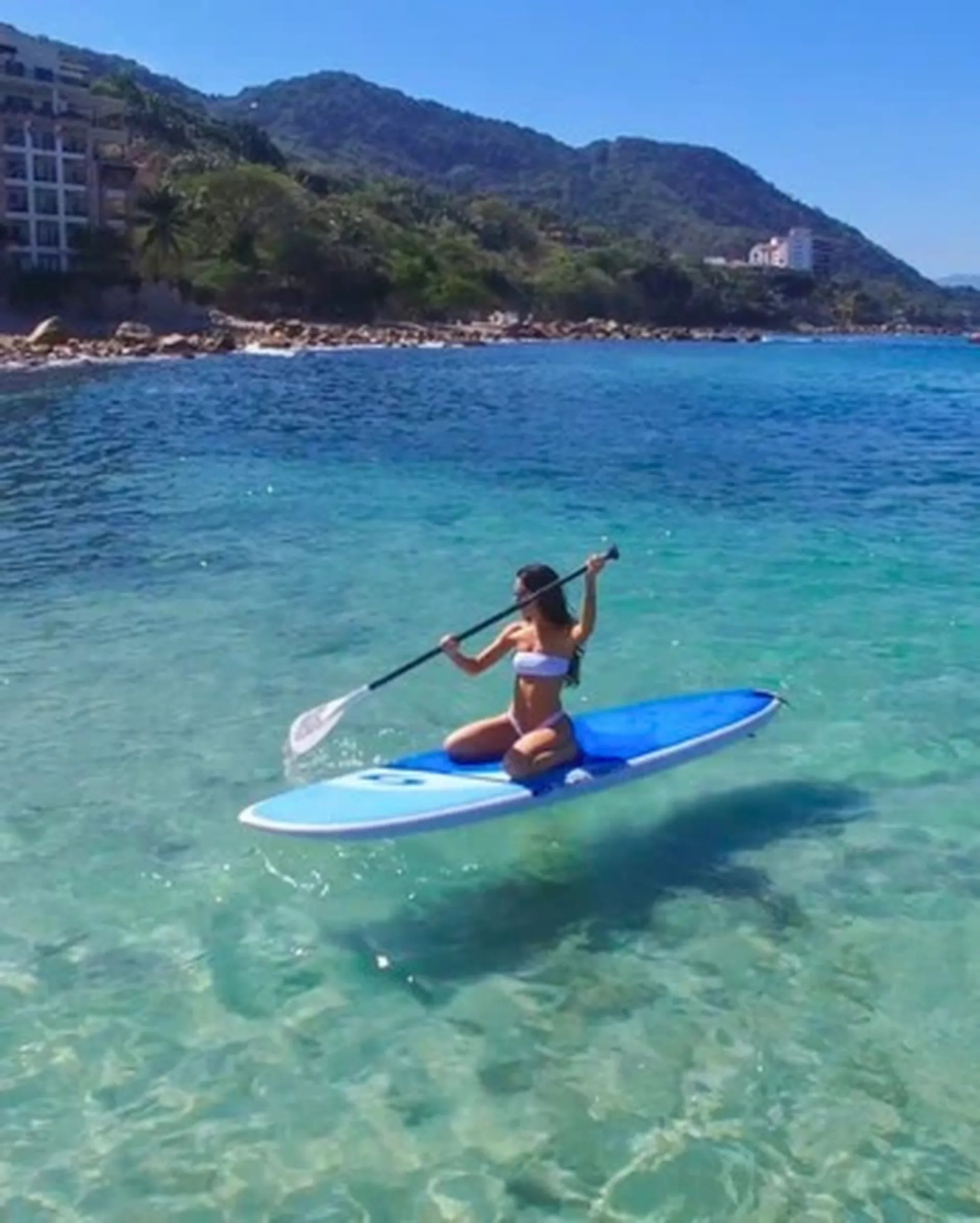 woman doing paddleboar