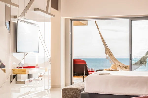 Mousai PV Ultra Suite North