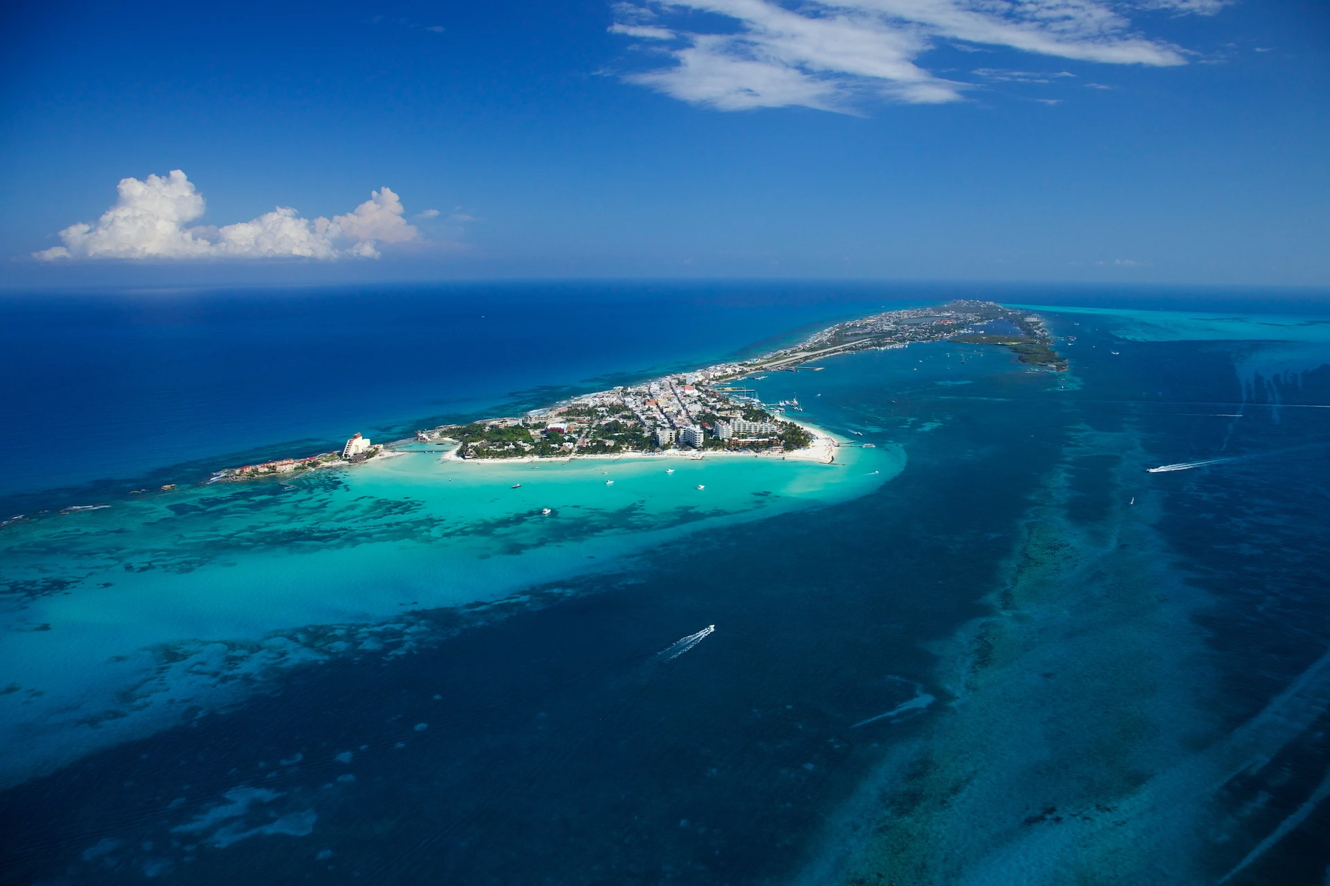 aerial-view-of-isla-mujeres-in-mexico