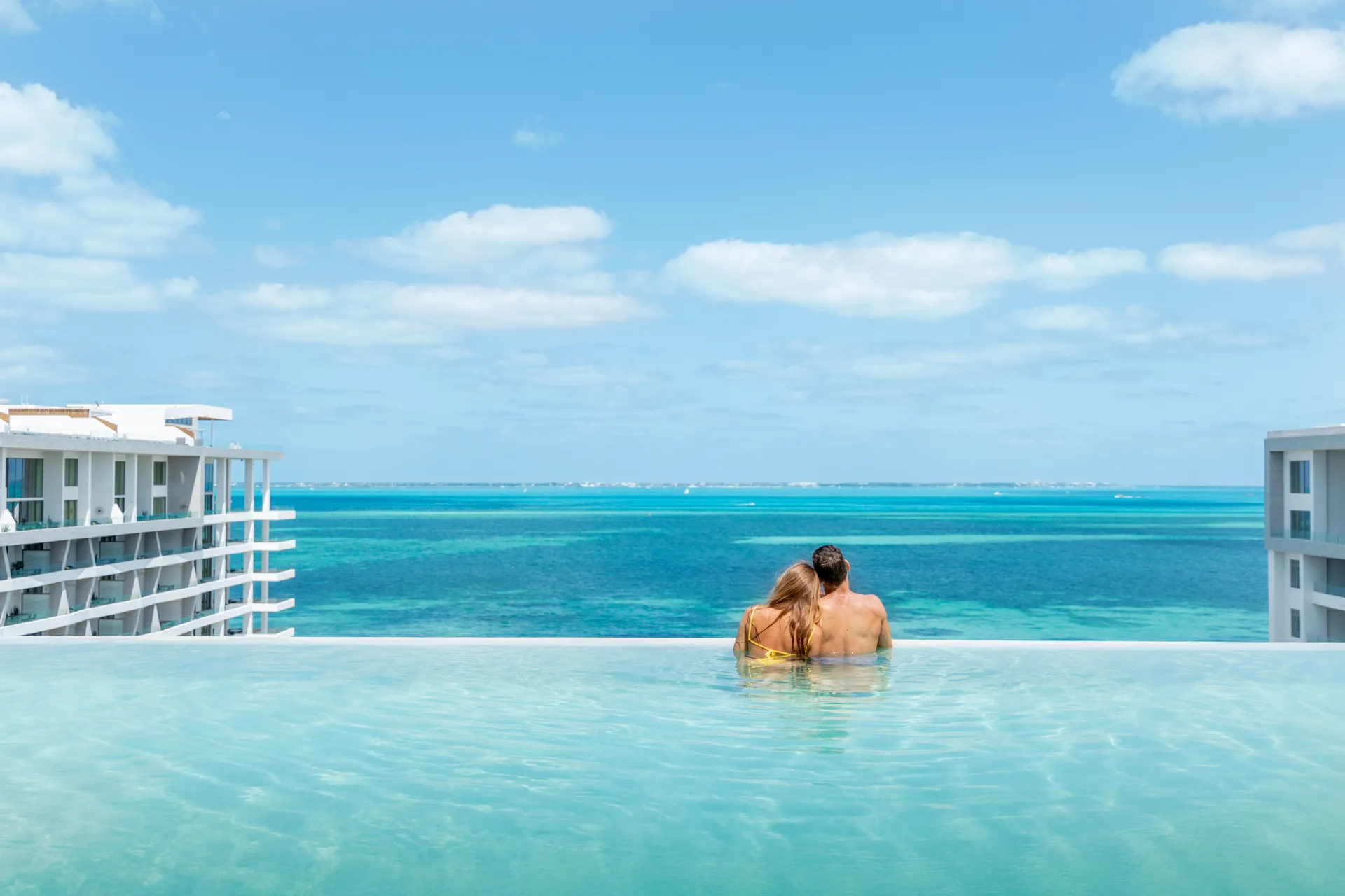 couple-at-garza-blanca-cancun-rooftop