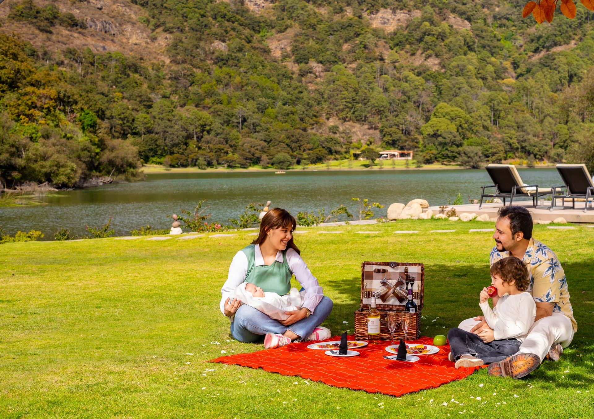 Sierra Lago Resort & Spa - Family with a baby having a picnic on the lawn by the lake
