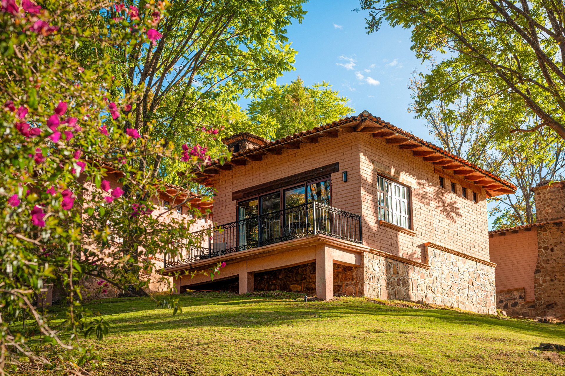 SL_Facilities_Cabins-01