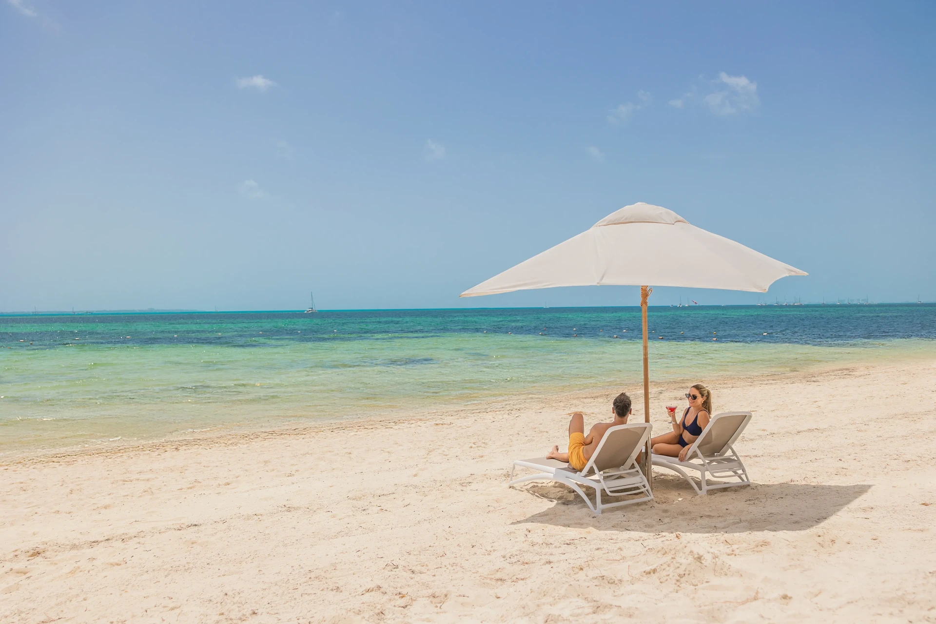 Hotel Mousai Cancun - Lifestyle couple