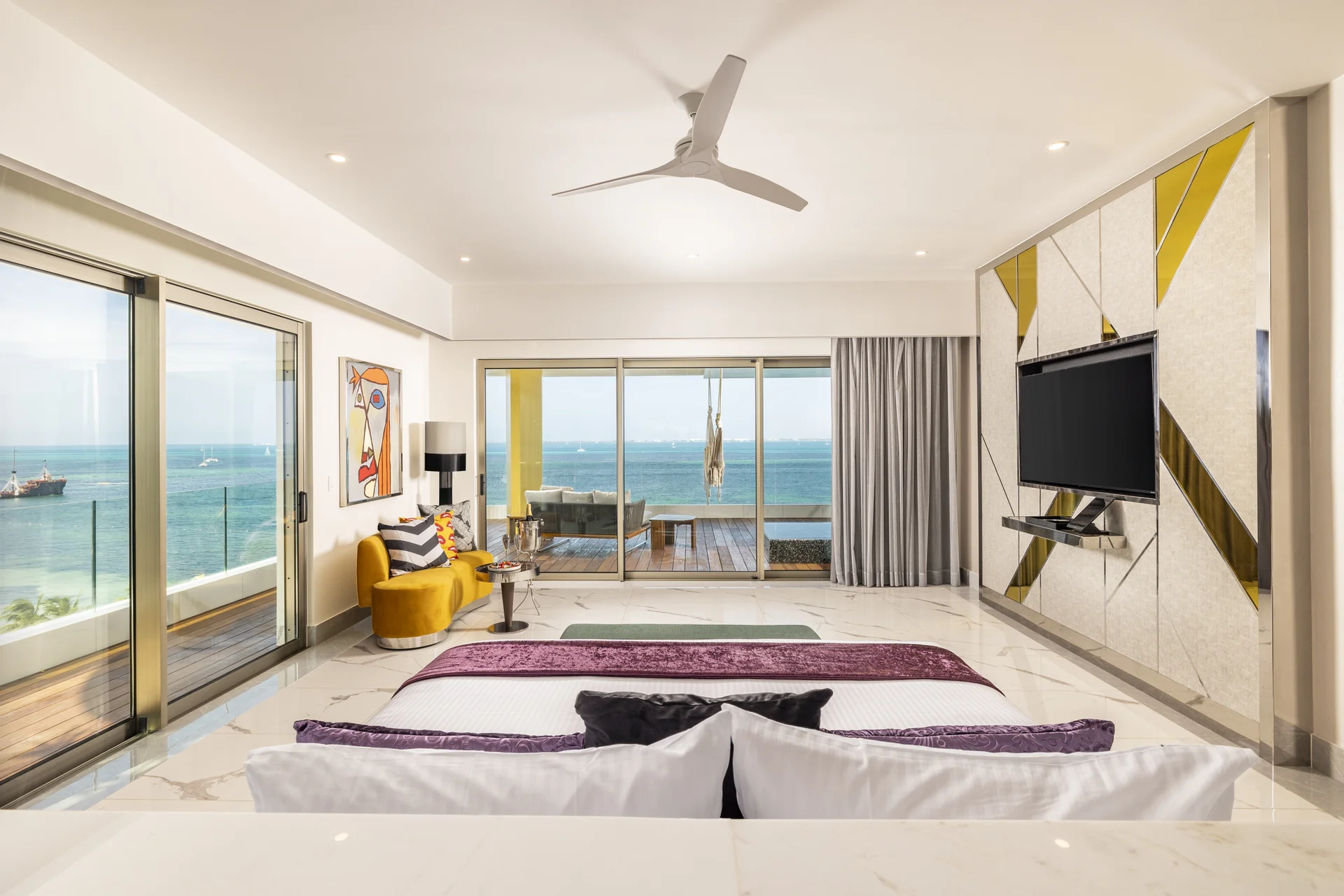 Ultra Mousai Corner Suite