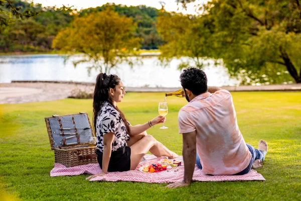 Sierra Lago Resort & Spa - Couple toasting with wine at a picnic by the lake
