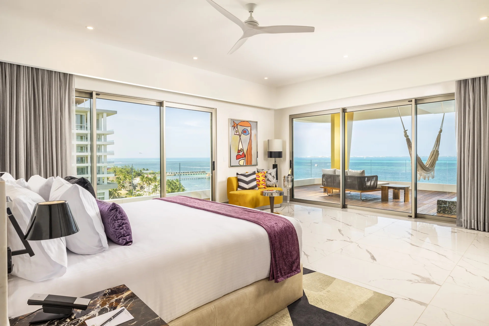 Mousai Corner Suite: Elegant Luxury