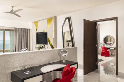 MSCN Suites Corner Suite 8