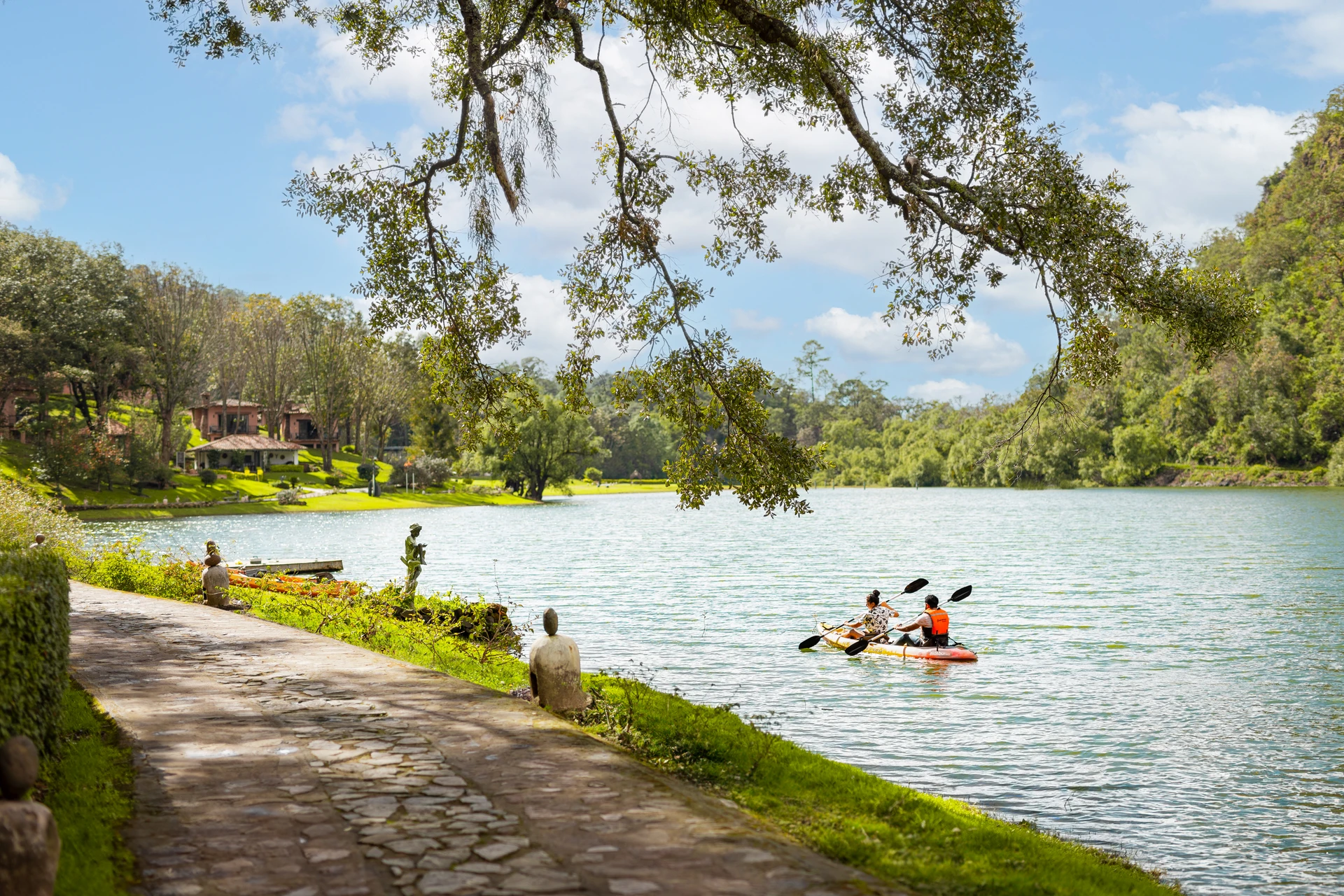 Guests kayaking on the lake at Sierra Lago next to the forest trail