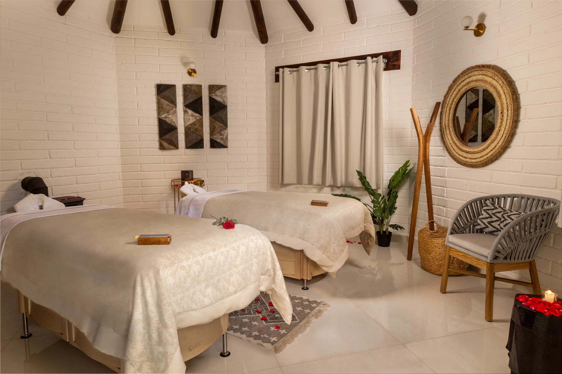 Sierra Lago Resort & Spa - Spa room with two massage tables, armchair and natural decor