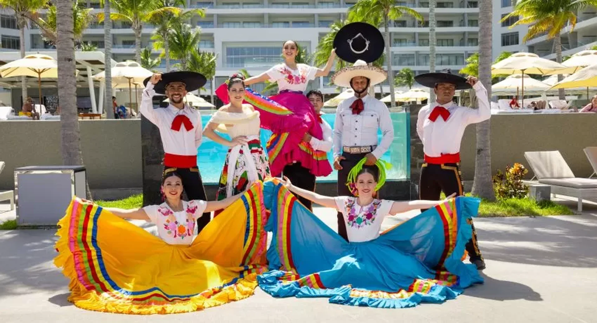 Bailarines tradicionales mexicanos en Garza Blanca Cancún