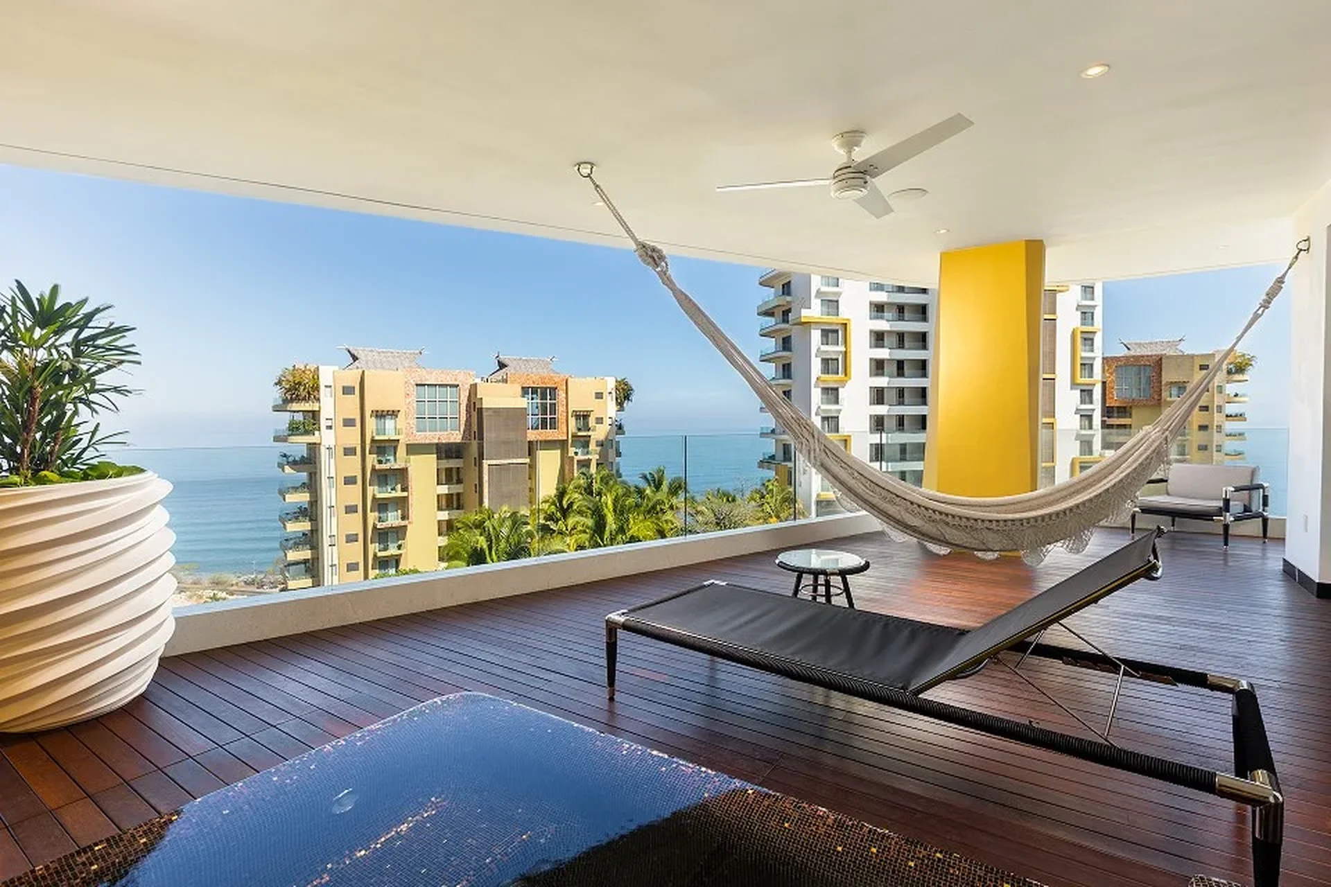 ultra corner suite south terrace