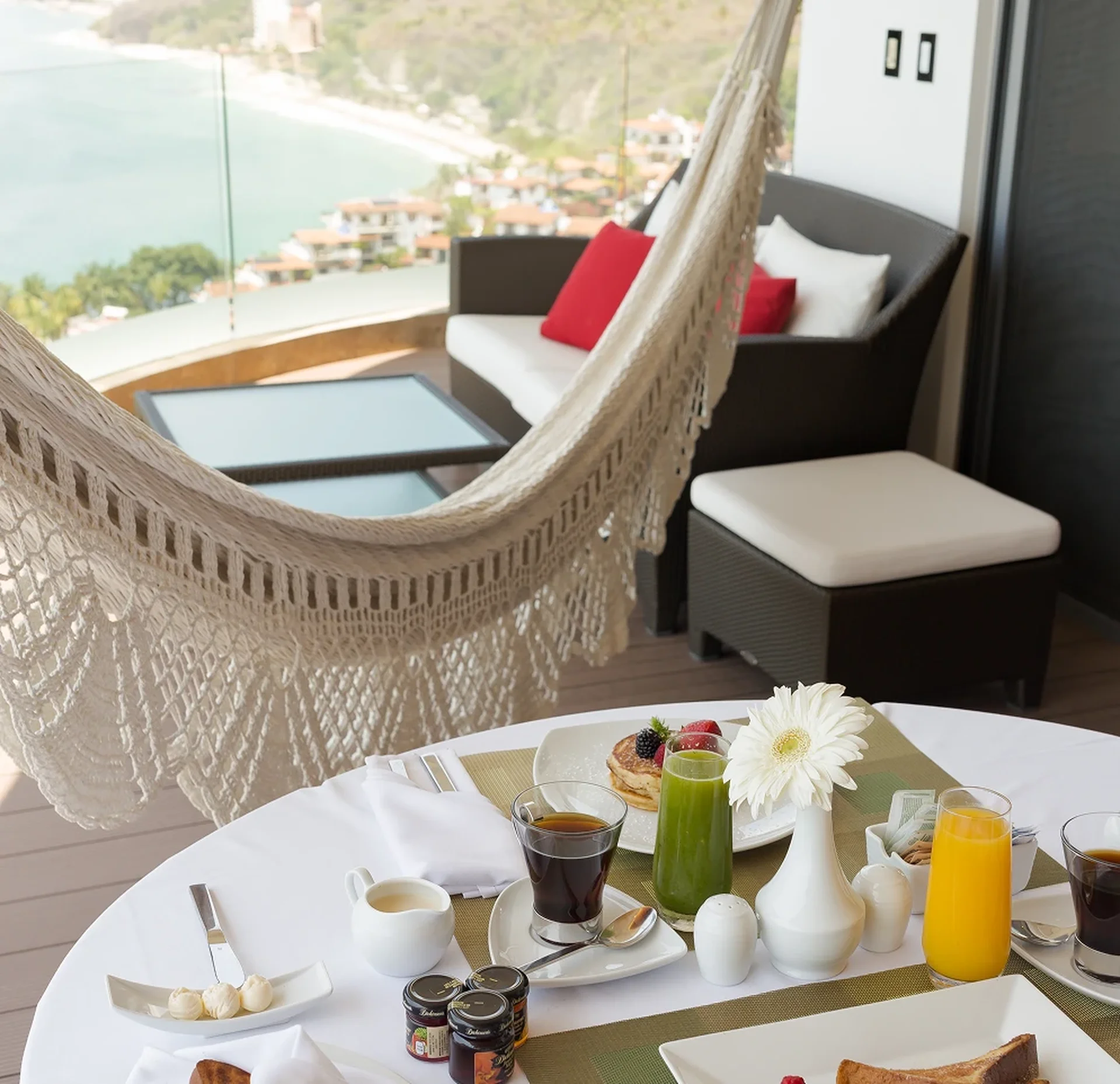 mspv-room-service-montage