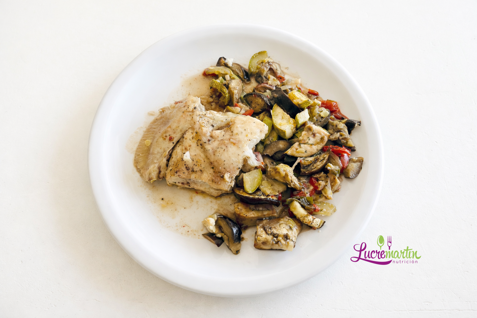 Pollo de mar con verduras al horno