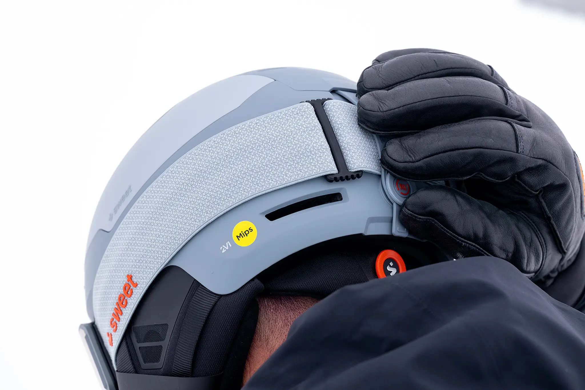 Close-up of a Switcher 2Vi® Mips helmet with goggle strap