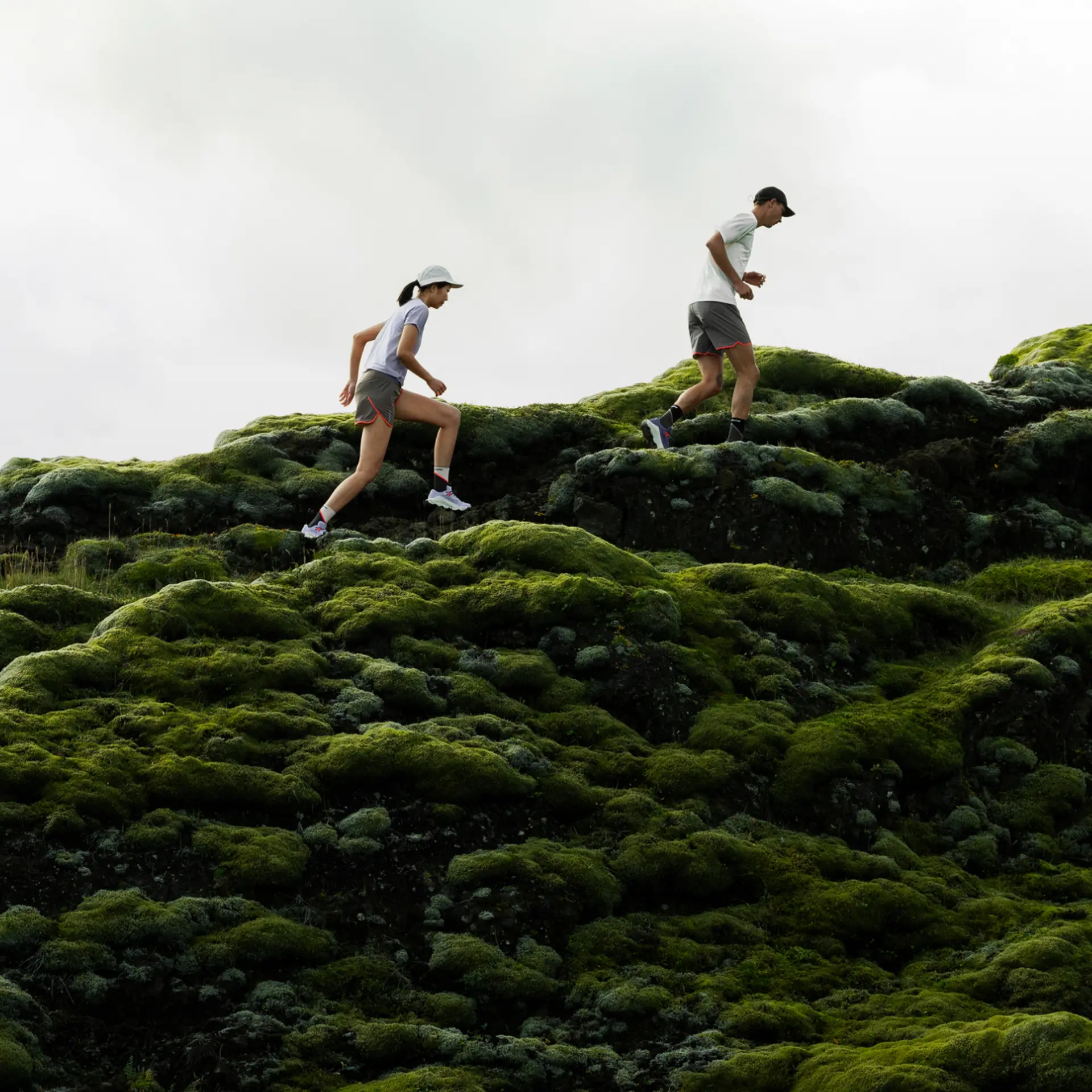 Tvo runners running uphill