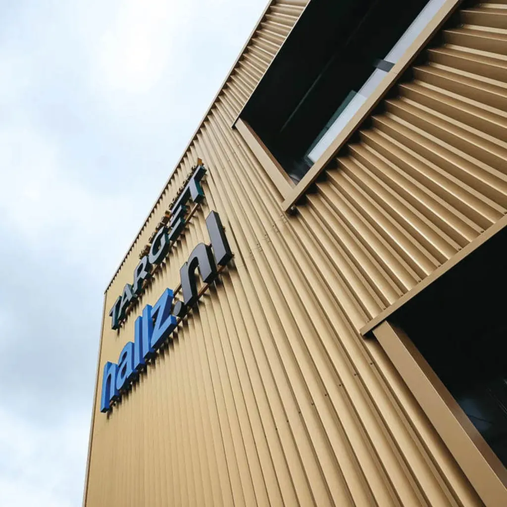 Facade fastening in gold color