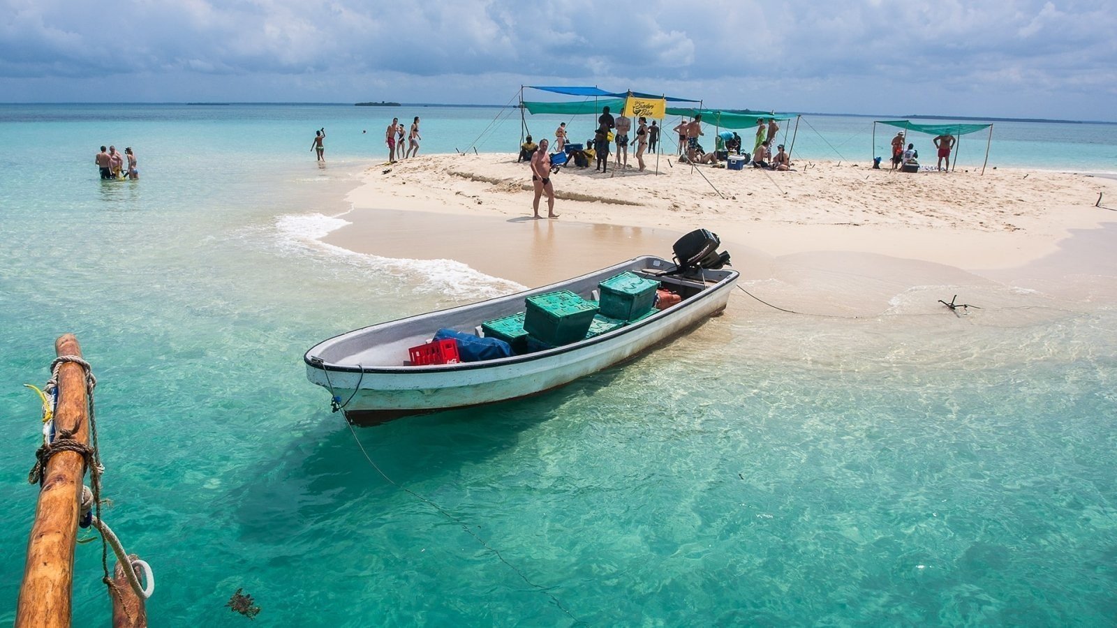 Safari Blue Zanzibar: Traditional Dhow Sailing & Snorkeling