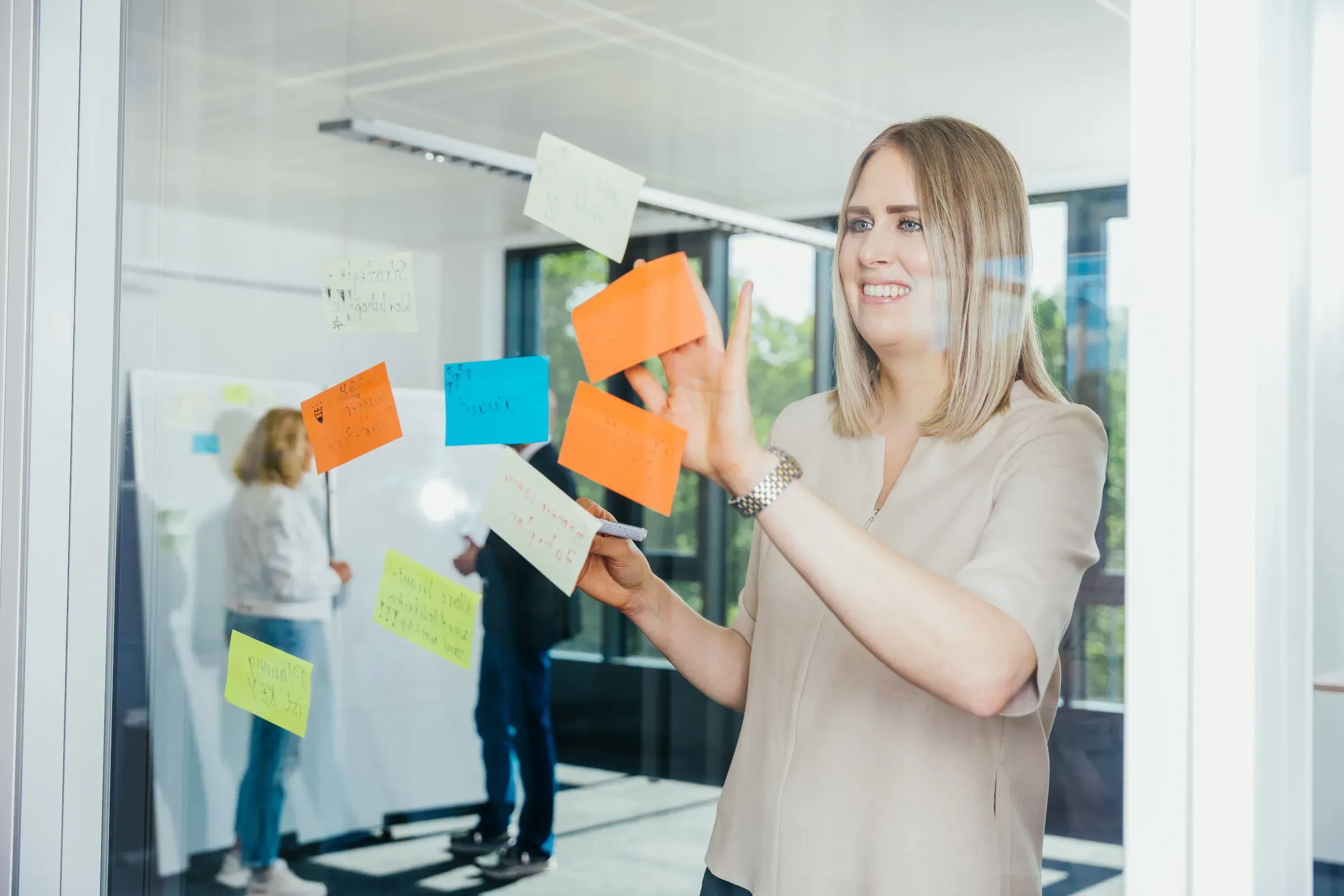 https://a.storyblok.com/f/286084978961907/2500x1667/994b0fba53/karriere_header_marketing-und-produktmanagement.webp