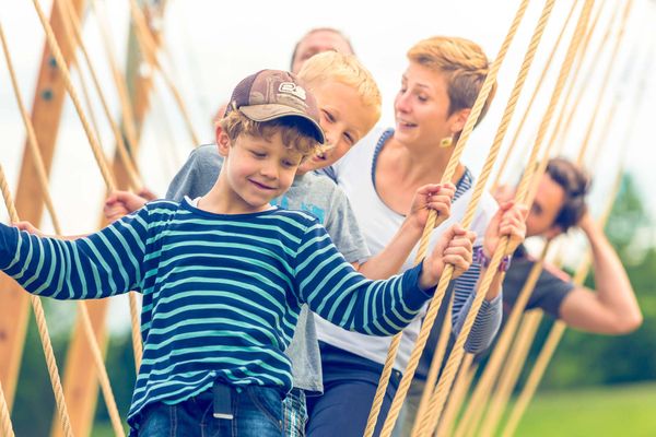 Kinder, schaukeln, Motorikpark