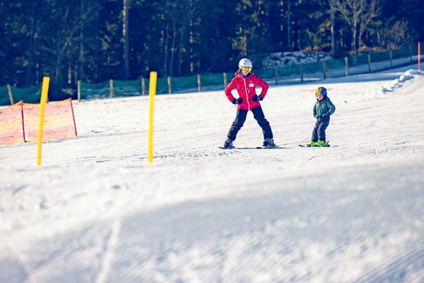 Skilehrerin, Schüler, Übungen, Piste
