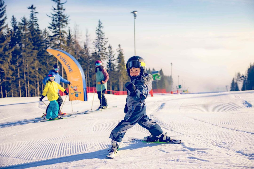 Kind, Skifahren, Piste, Lachen, Familie