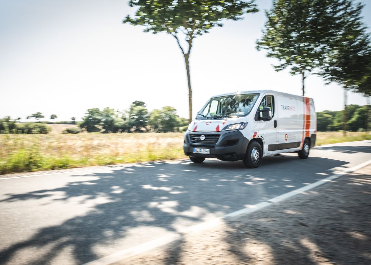 TraveNetz Auto fährt