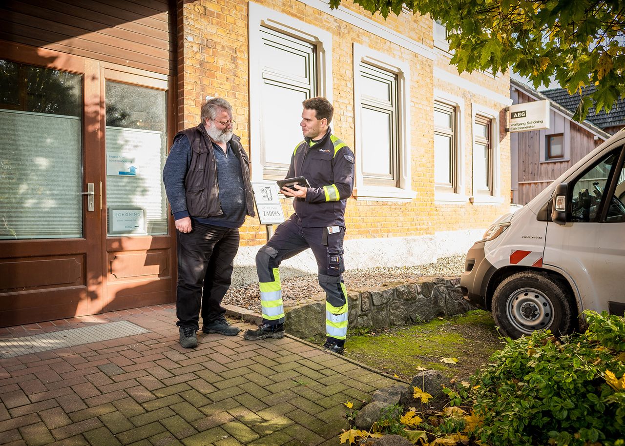 Zwei Personen im Gespräch