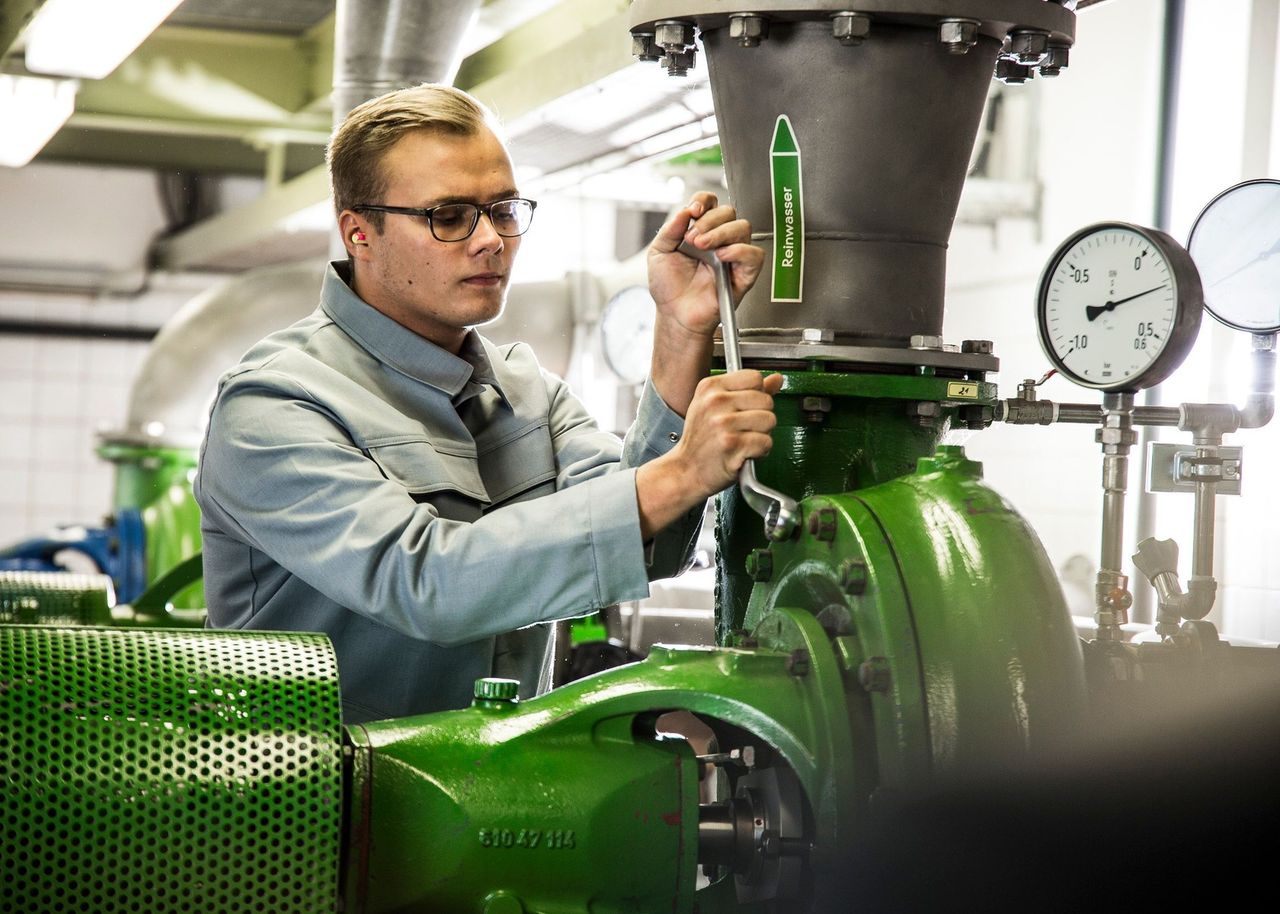 Mitarbeiter im Wasserwerk