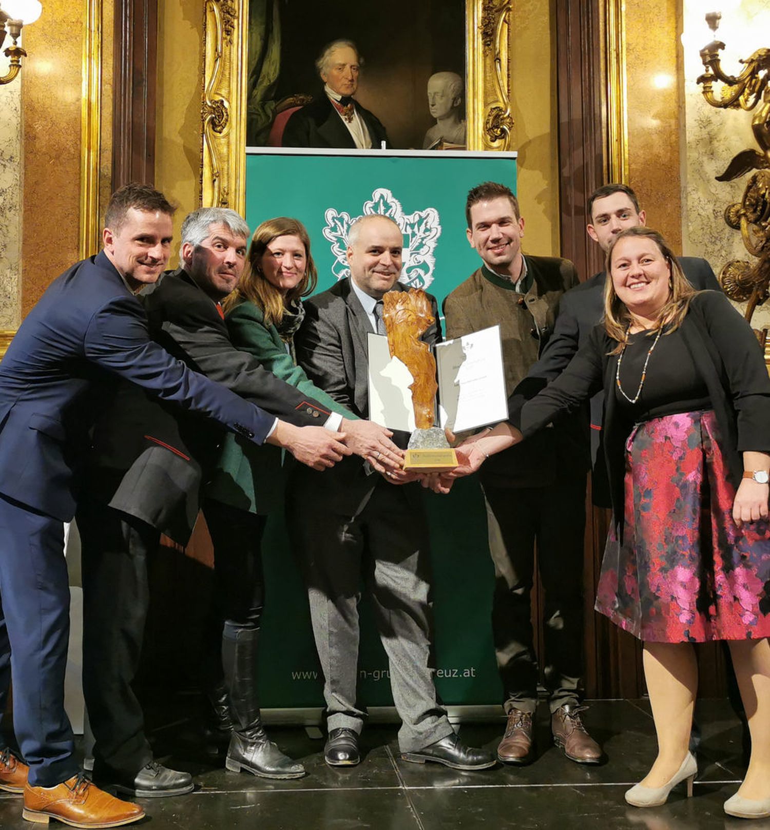 Das Team von Pannatura erhielt den Biodiversitätspreis 2022 des Verein Grünes Kreuz.