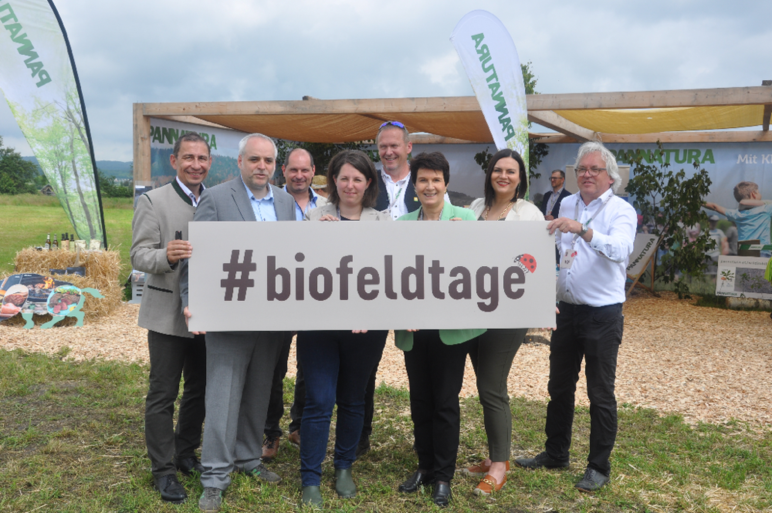 LK-Generalsekr. Lembacher, GF Grün, Betriebsleiter Kratzer und Lampret von Pannatura, Traudtner (Obmann Bio Austria Blgd.), Boku-Rektorin Schulev-Steindl, LH-Stvin Eisenkopf und Kranzler, GF FiBL Österr.