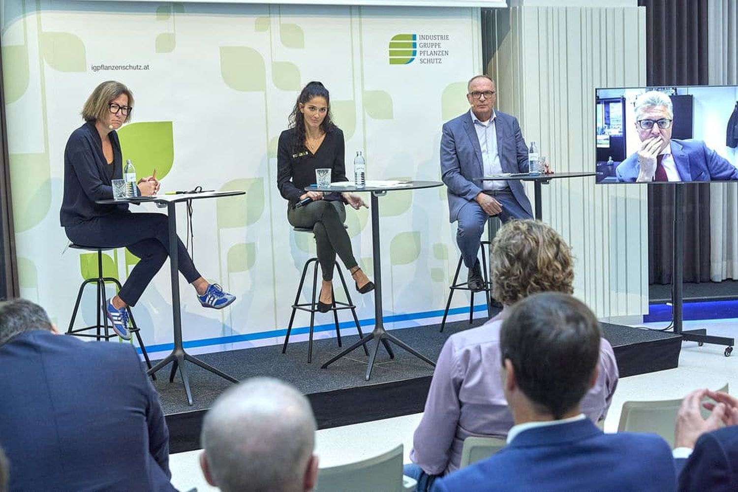 Podium (v.l.): Moderatorin Ursula Riegler, Ursula Bittner (Greenpeace) und Manfred Hudetz (Industrieverband Agrar) sowie Georg Häusler (DG AGRI der EU-Kommission).