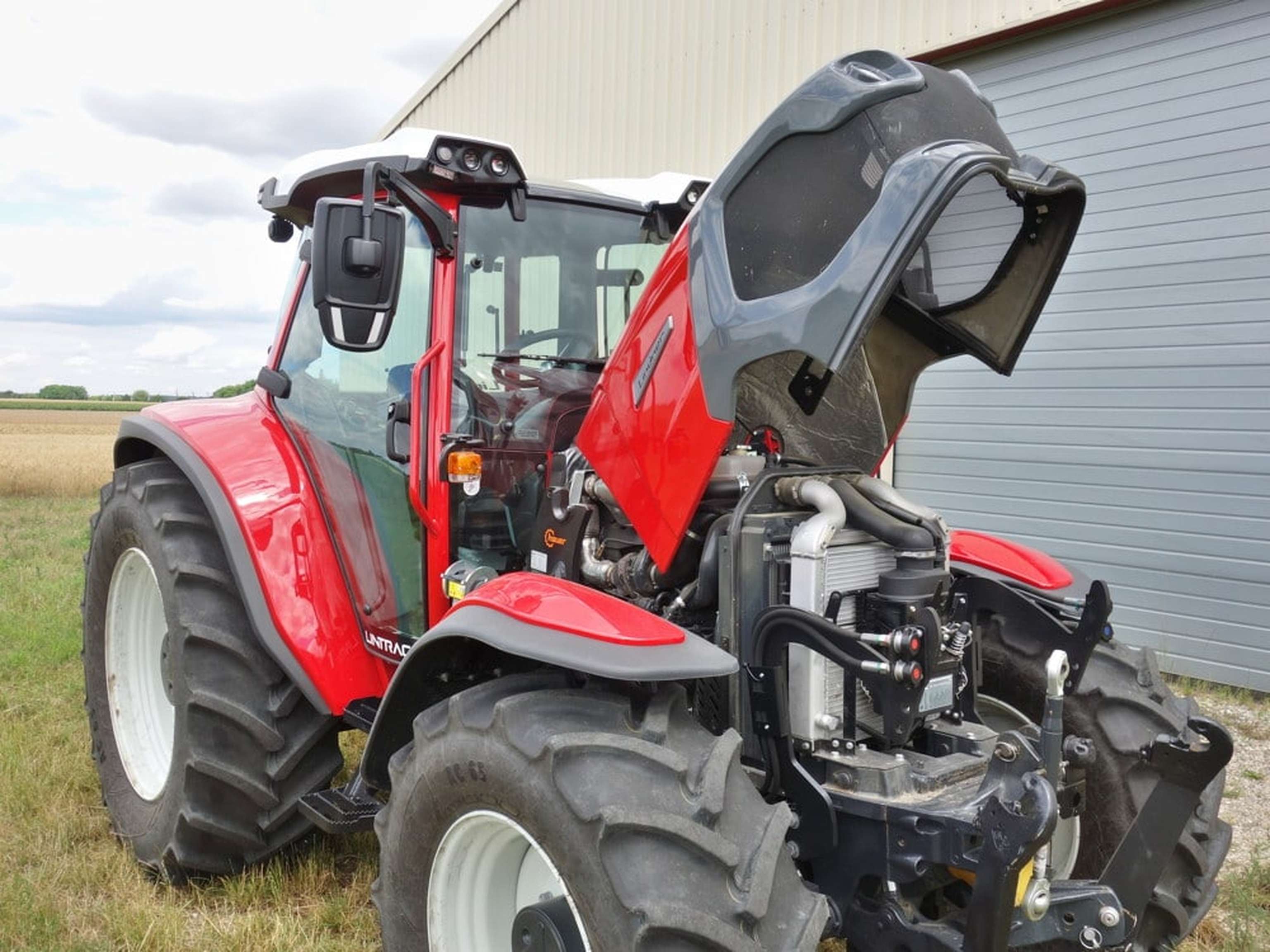 Lintrac 110 Einteilige Motorhaube Erlaubt Guten Zugang Zu Den Wartungspunkten