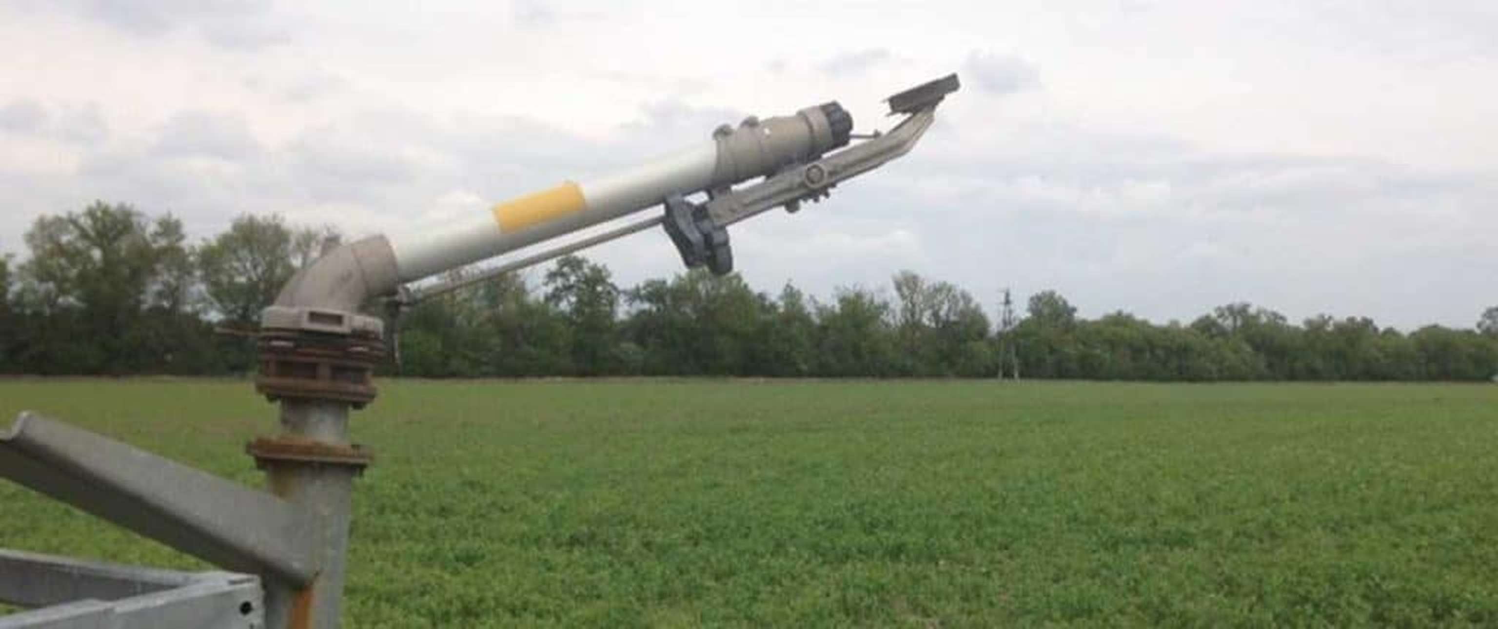 Ein Weitstrahlregner von einem mobilen Großregner.