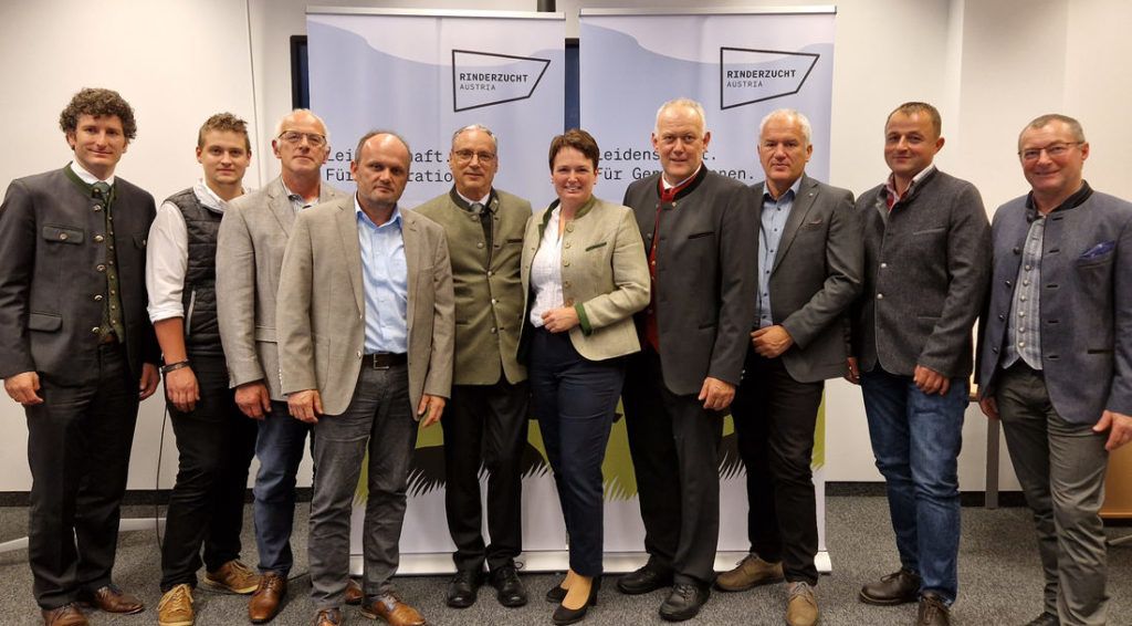 Geschäftsführung und Vorstand von Rinderzucht Austria, im Bild v. l. Martin Stegfellner (Geschäftsführer), Stefan Rohrmoser (Jungzüchter), Ulrich Kopf, Bruno Deutinger, Sebastian Auernig (Obmann), Ing. Thomas Schweigl (Obmann-Stv.), Dr. Josef Miesenberger, Johannes Steiner, Andreas Täubl.