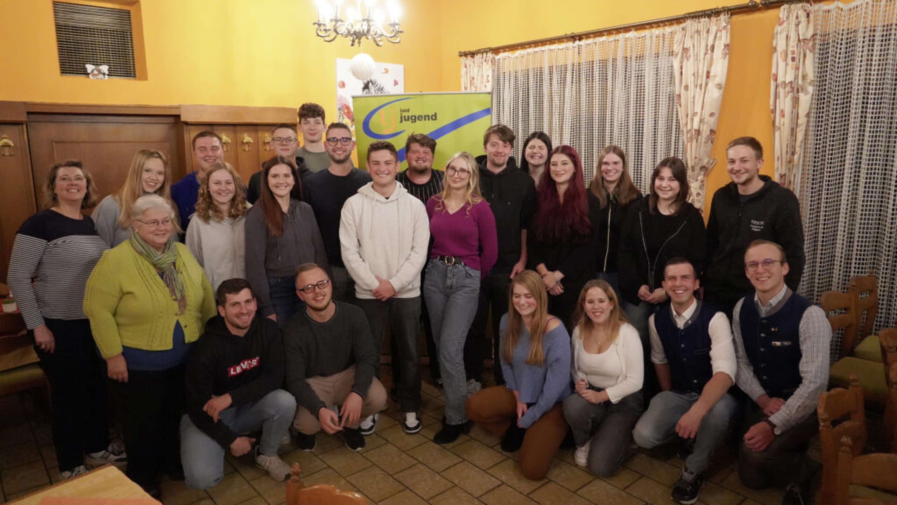 Strahlende Gesichter unter den Mitgliedern des Landjugend-Sprengels Wienerwald bei der Gründungsversammlung.