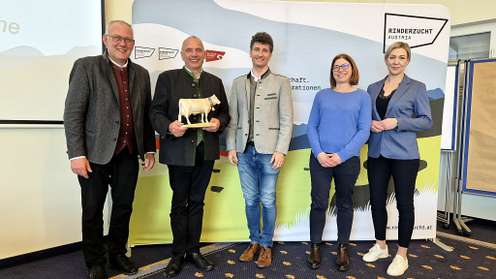 V. l.: Obmann Thomas Schweigl,  Walter Steinberger, GF Martin Stegfellner,  Fleischrinder-Austria-GF Anna Koiner und Fleischrinder-Austria-Obfrau Beatrix Schütz