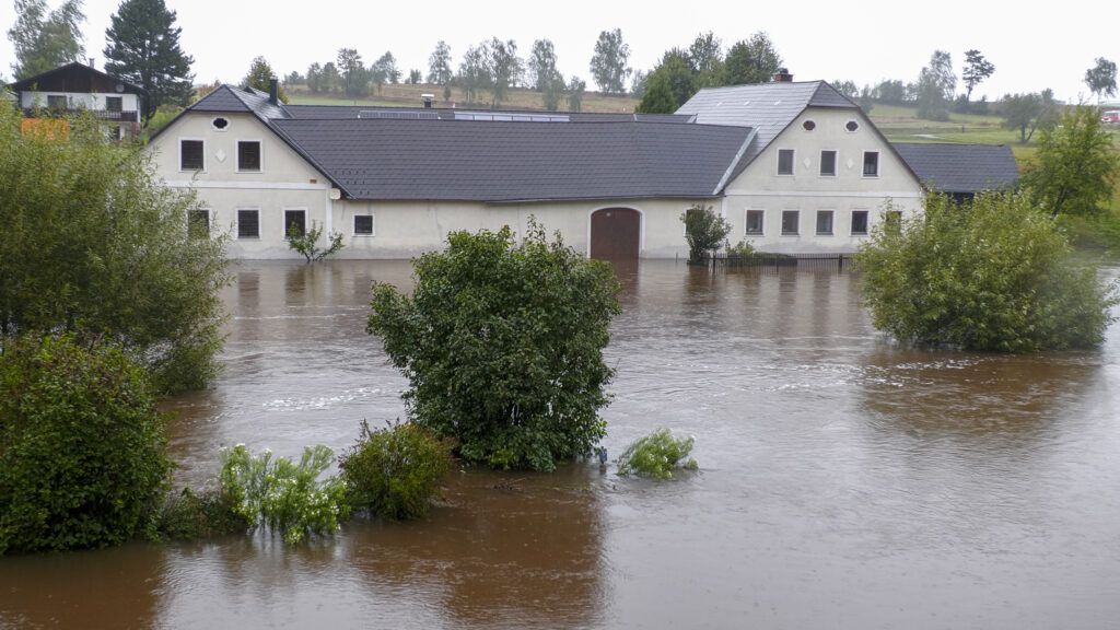 So mancher Bauernhof samt Keller und Stall wurde geflutet.