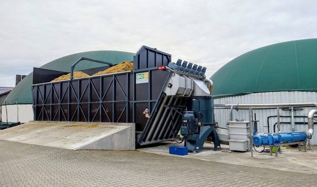 Aufbereitungsanlage: Im „BioCrusher“ (Komplettsystem zur Einbringung von organischer Substanz in Biogasanlagen) werden die Pflanzenreste für die Bakterien in der Biogasanlage aufbereitet.