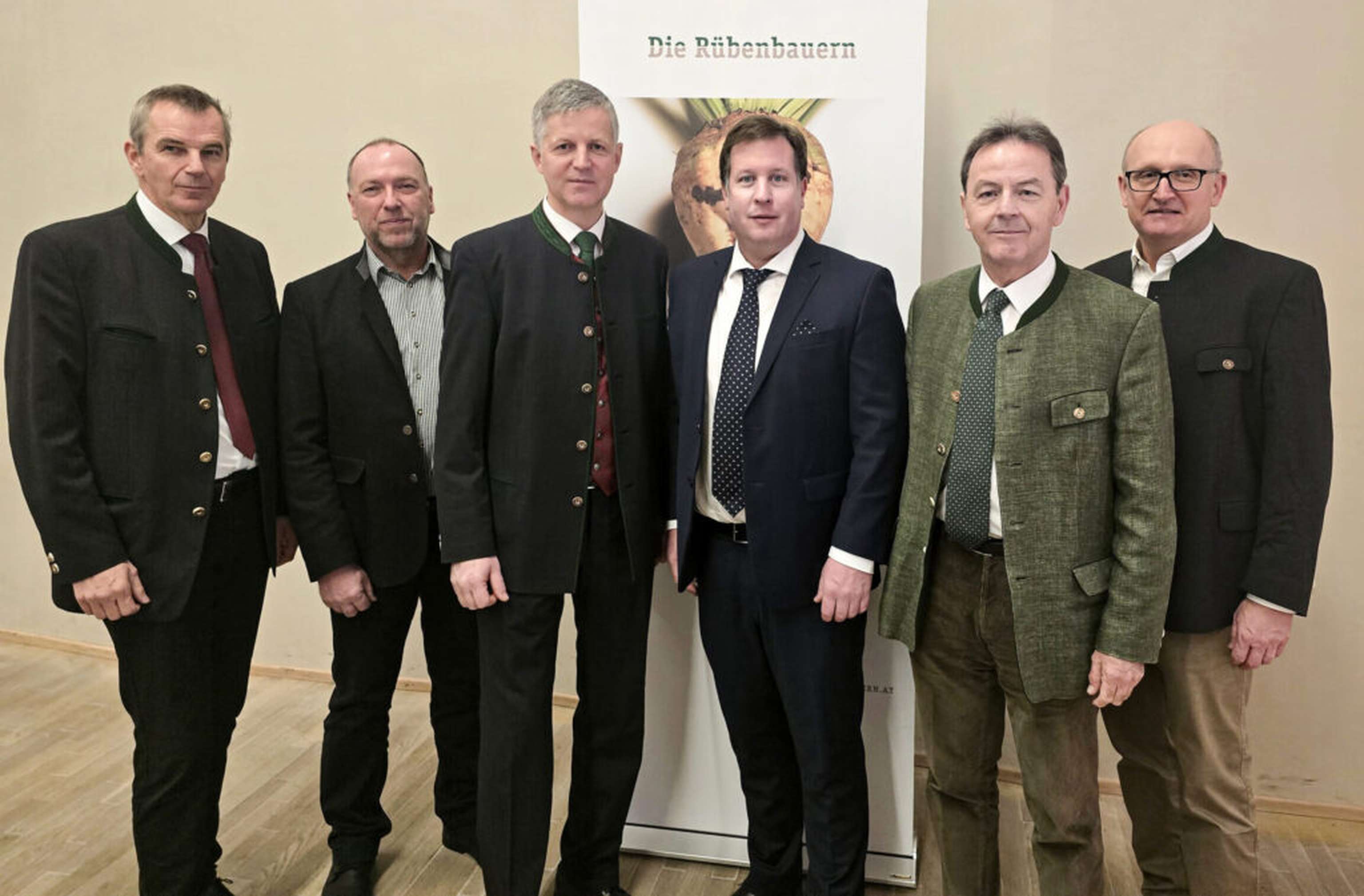 Nikolaus Berlakovich (2. v. r.) unterstützt die Forderungen der Rübenbauern.