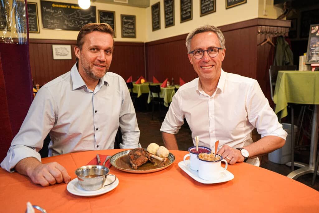 Gansl-Essen beim Traditionswirten: Markus Lukas, Georg Strasser.