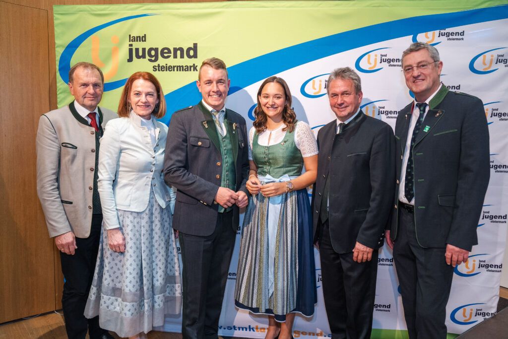 Kammerdirektor Werner Brugner, LR Simone Schmiedtbauer, LJ-Landesobmann Lukas Kohl, LJ-Landesleiterin Stefanie Reiter, LK-Präsident Franz Titschenbacher und BB-Direktor Franz Tonner
