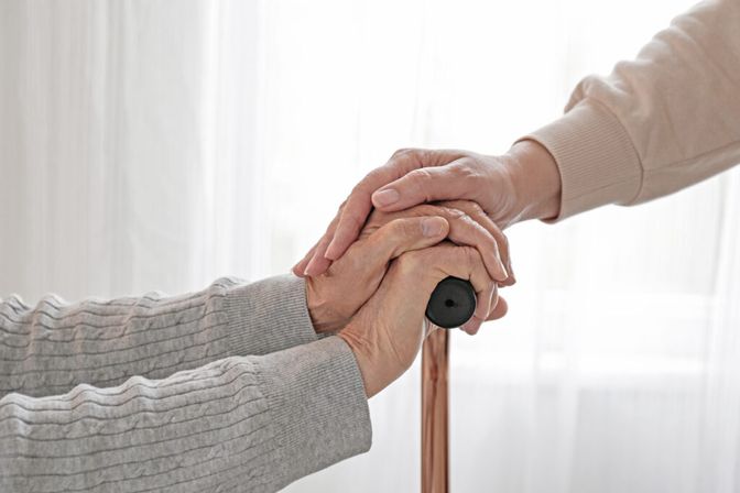 Seit zwei Jahren übernimmt Frau B. aus Putzleinsdorf, Oberösterreich, den Großteil der Pflegearbeit ihrer Mutter.