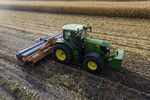 Feldresteernte: Mit dem im Innviertel entwickelten „BioChipper“, ein Mulchkonzept mit Schwadzusammenführung, erfolgt die Ernte von Feldresten auf effiziente Weise.
