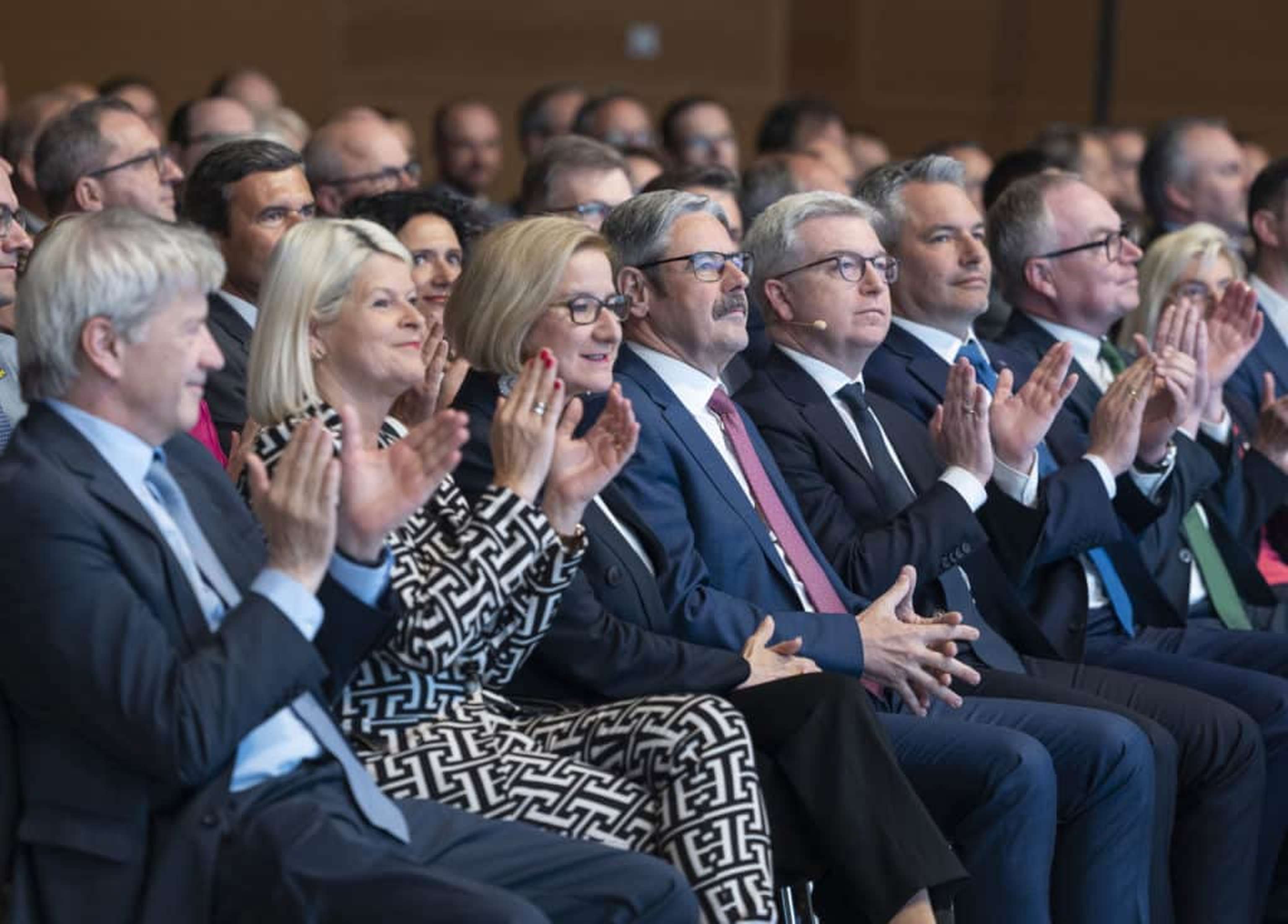 Politische Prominenz bei der Holding-Jahrestagung in der Messe Wien.