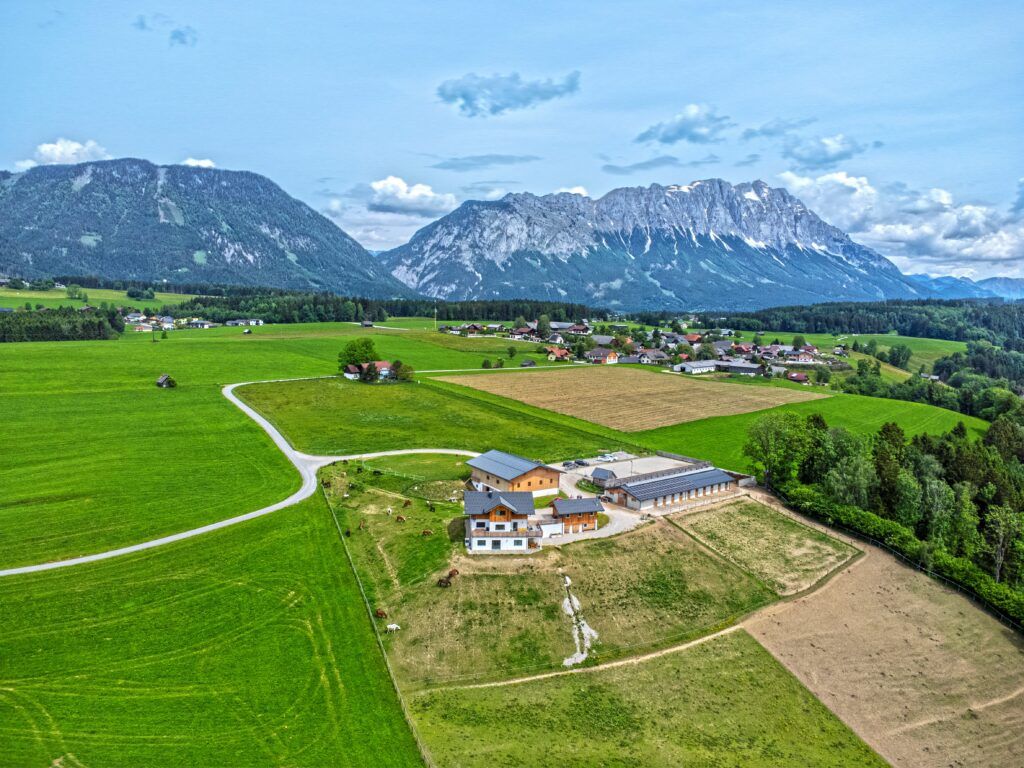 Der Aussiedler-Pferdehof in Mitterberg-Sankt Martin in der Obersteiermark, geplant von seiner zielstrebigen Besitzerin.