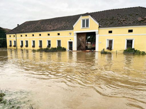 Die Gassen von Judenau wurden zu Flüssen.
